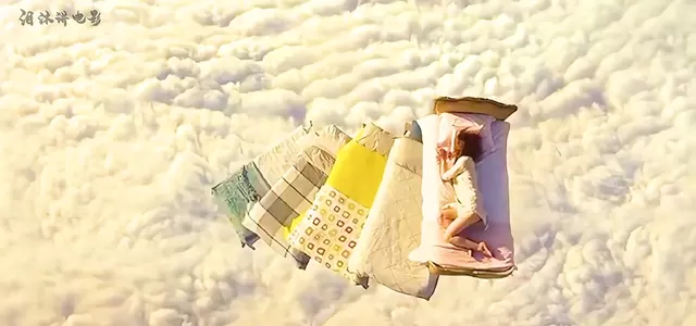 西施半空坠落两年半终回大床成网络迷因片段 | 细节速览