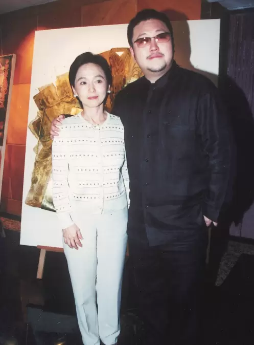 资深监制谷薇丽离世,曾操刀《秋天的童话》《纵横四海》 | 资讯配图 资深监制谷薇丽离世,曾操刀《秋天的童话》《纵横四海》 | 资讯配图