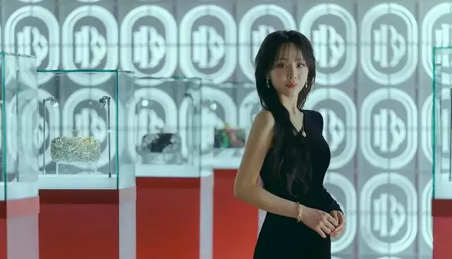 申惠善主演《莎拉的真伪人生》上线Netflix,以四重身份构建芭朵奥品牌 | 情报图 申惠善主演《莎拉的真伪人生》上线Netflix,以四重身份构建芭朵奥品牌 | 情报图