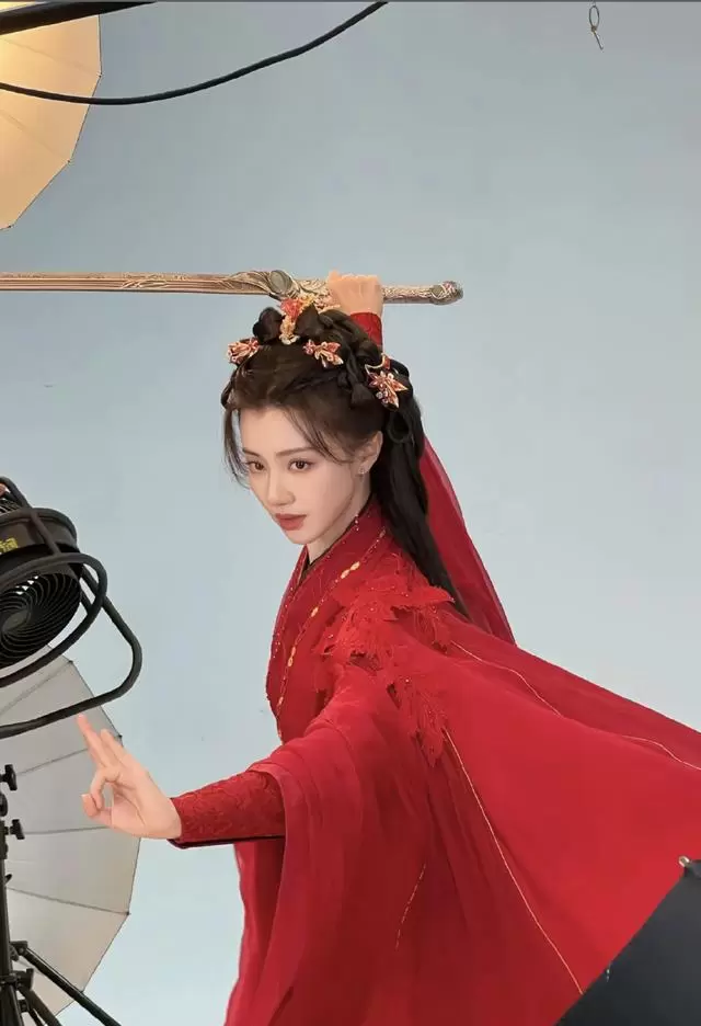 《佳偶天成》陆千乔辛湄河边对峙戏实为定情关键节点 | 资讯配图
