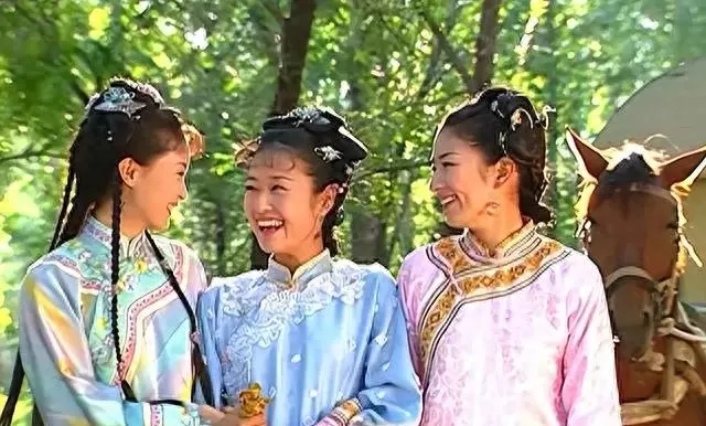 《还珠格格3》播出23年重获关注，黄奕马伊琍古巨基主演版本引发重评 | 细节速览