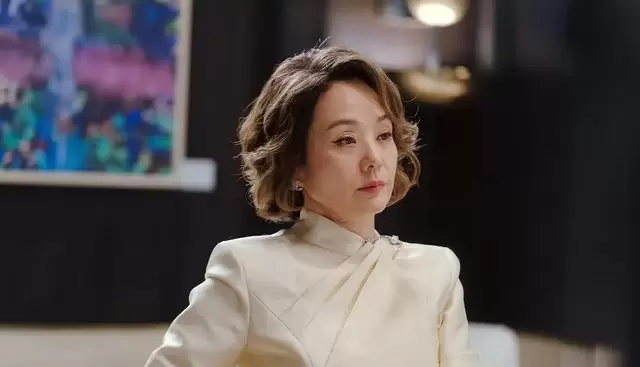 申惠善主演《莎拉的真伪人生》上线Netflix,以四重身份构建芭朵奥品牌 | 资讯配图 申惠善主演《莎拉的真伪人生》上线Netflix,以四重身份构建芭朵奥品牌 | 资讯配图