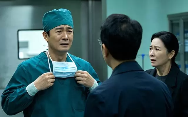 宋哲陪白薇赴日散心拉黑妻子，返家后面对父亲病危与家庭崩塌 | 资讯配图